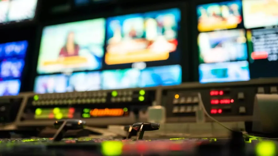 Realitatea PLUS, prima televiziune de știri din România, angajează REDACTORI și REPORTERI