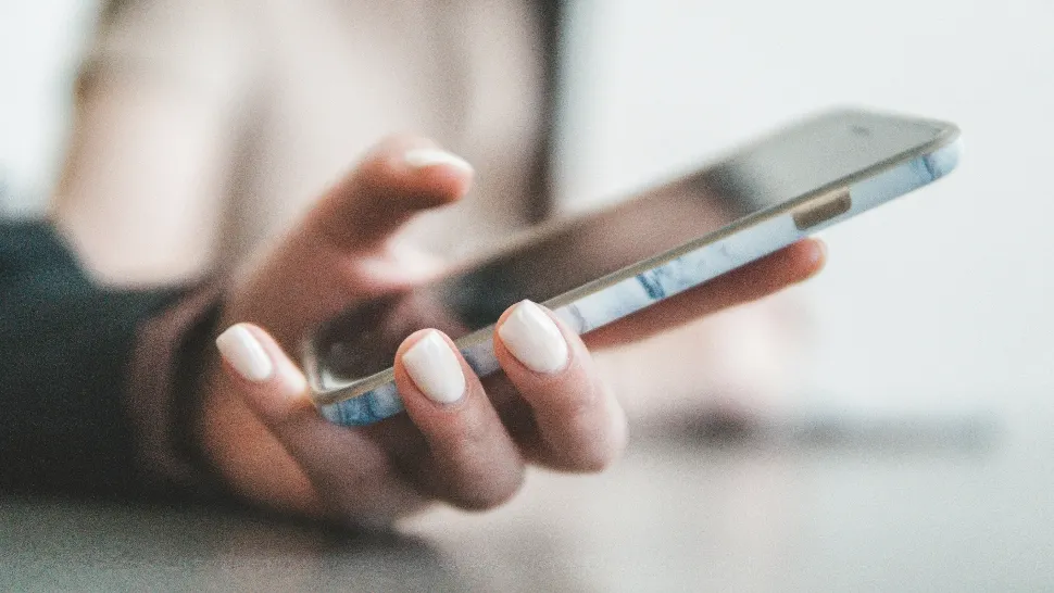 O șoferiță din Arad a sunat la 112 ca să-l reclame pe polițistul care i-a cerut să se legitimeze / unsplash.com