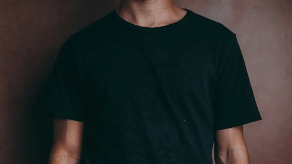 Cum să faci hainele negre să arate ca noi. Trucuri practice, la îndemâna oricui/ unsplash.com