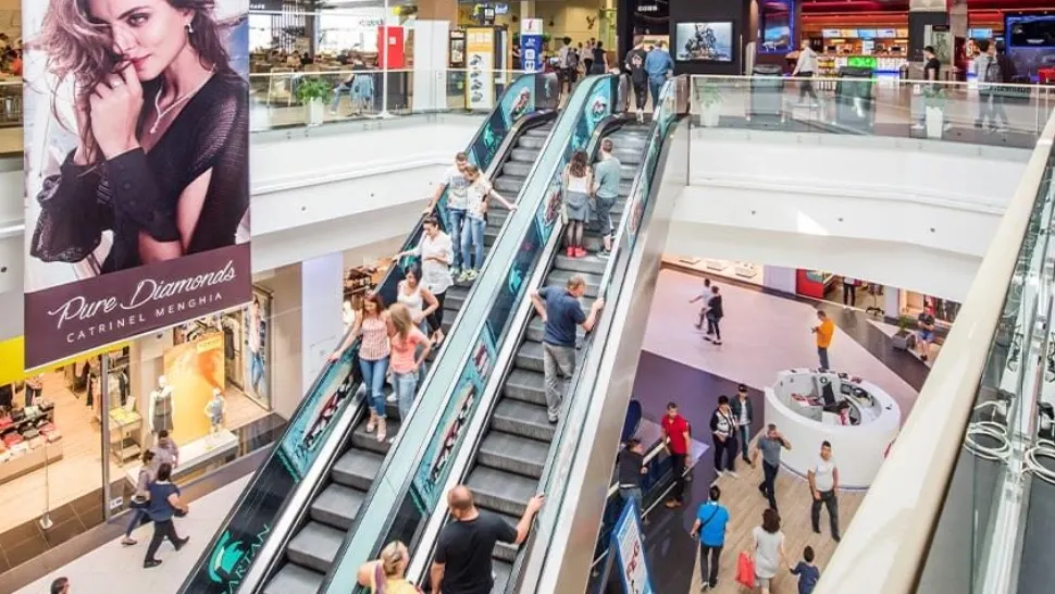 Alertă de incendiu la un mall din Sectorul 4, Bucureşti! Zeci de persoane au fost evacuate