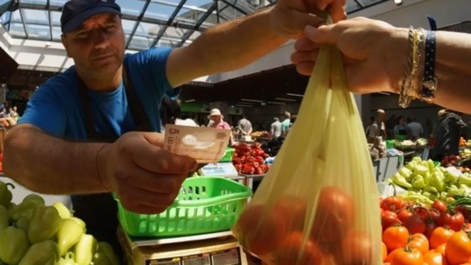 Puterea de cumpărare a românilor va scădea din cauza noilor măsuri fiscale. Foto: Profimedia