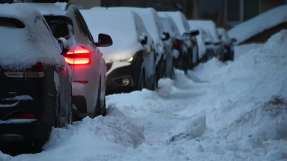 Urgia albă a avariat 21 de automobile în București. Foto: Profimedia