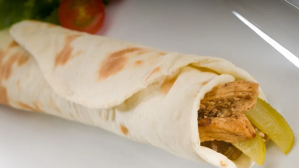 Ce ingredient trebuie să scoți din șaorma ca să nu te îngrași. Foto/Profimedia