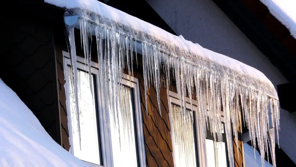 Ger de crapă pietrele, în România: temperaturi de până la -18 grade și ninsori viscolite