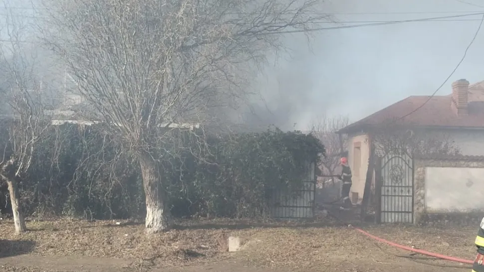 Incendiu la o fabrică de procesare a laptelui din Teleorman. Traficul pe DN 65A, îngreunat de fumul dens/ Foto: Exploziv News 24