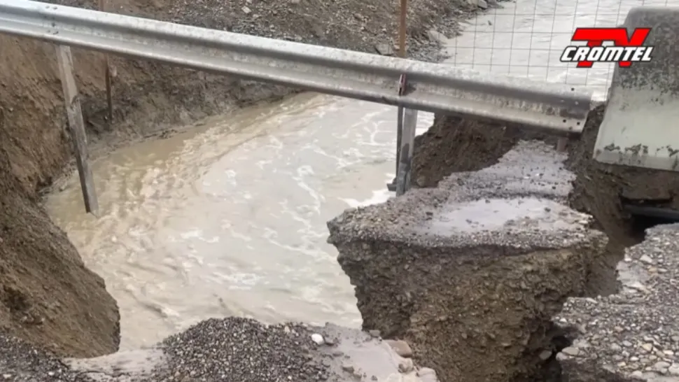 Podul provizoriu de la Milișăuți, jud. Suceava, închis complet circulației/ Captură video Facebook Cromtel TV