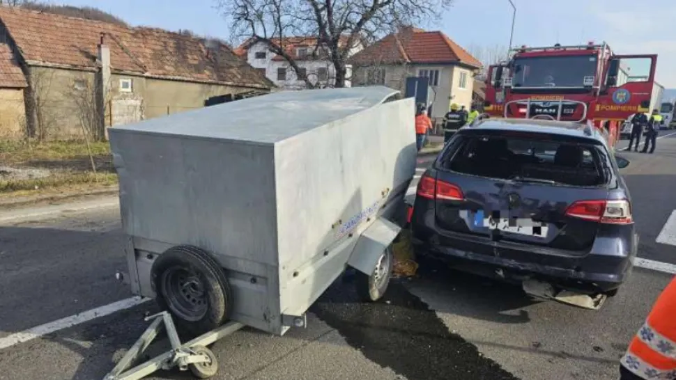 Femeie rănit grav în urma coliziunii dintre o autocisternă şi un autoturism. Victima se afla pe trecerea de pietoni/ ISU Mureș