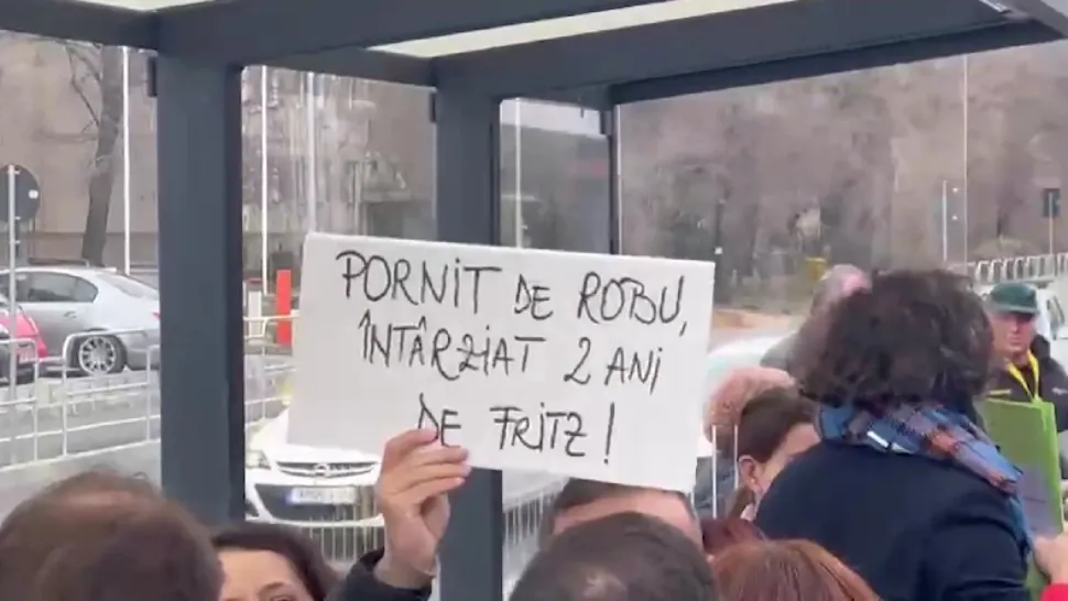 Inaugurare cu circ la Timișoara. Primarul Dominic Fritz s-a ascuns în spatele copiilor și a fost păzit de Poliția Locală