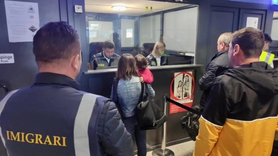 Emigranți aduși în România