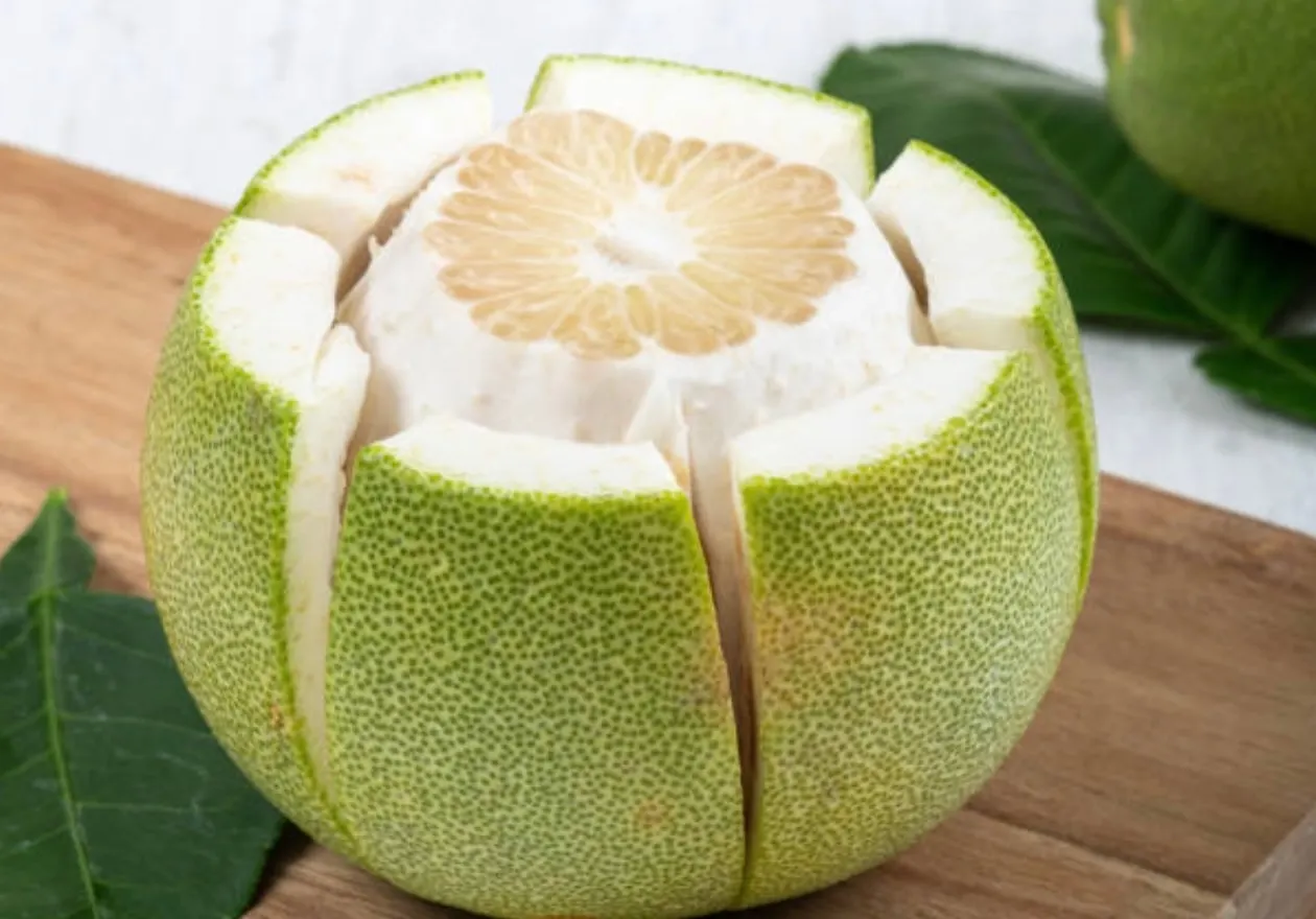De ce NU trebuie să mai dai POMELO copiilor. Avertismentul medicilor