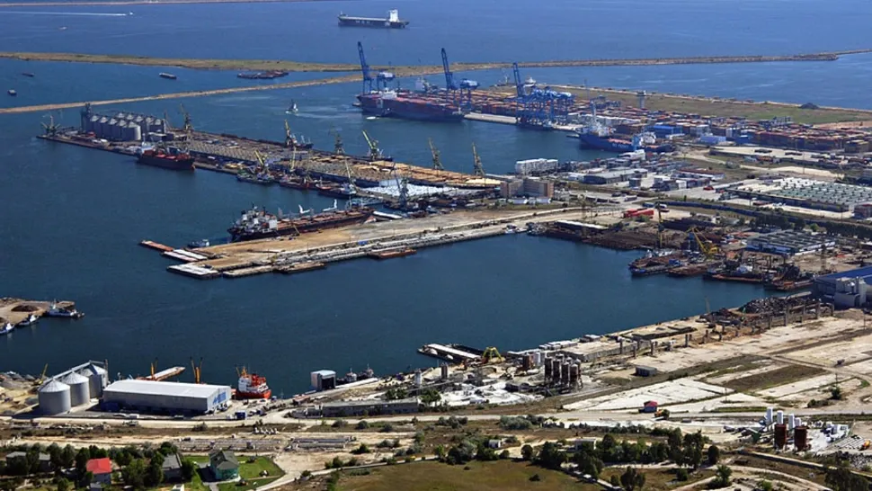 Operaţiunile în porturile de la Marea Neagră au fost oprite, sâmbătă, din cauza vântului puternic. Foto/Profimedia