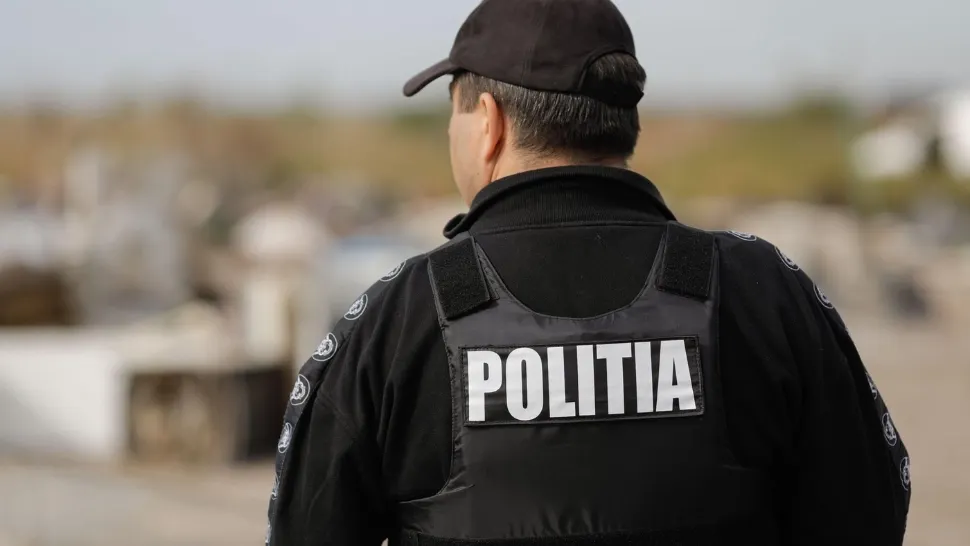 Femeie căzută în Dâmbovița, salvată în ultimul moment de polițiști. Foto: Profimedia