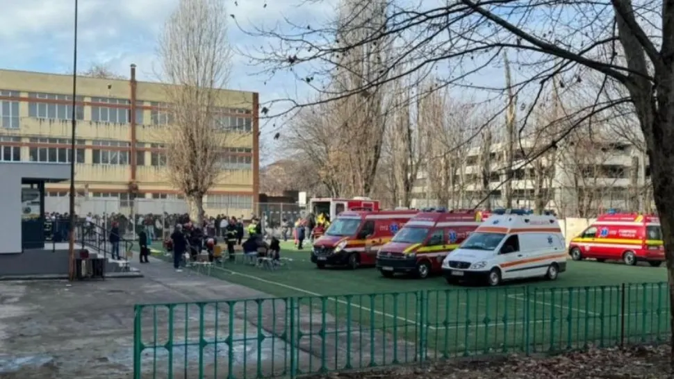 Liceul in care un elev a dat cu spray lacrimogen