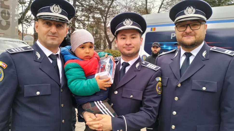 Aryan, copilul de 2 ani găsit într-o pădure din Botoşanși, s-a întâlnit cu salvatorii săi. Imagini emoționante/ Foto: IPJ Botoșani