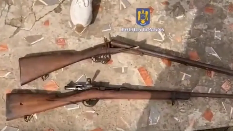 Descinderi de amploare la Galați. Polițiștii au găsit arme de vânătoare în casa unui traficant de droguri: unde le ascundea