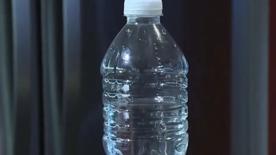 Câte grame de plastic ajung în corpul nostru, din alimentele de zi cu zi. Date alarmante: se pot dezvolta boli grave / Captură video