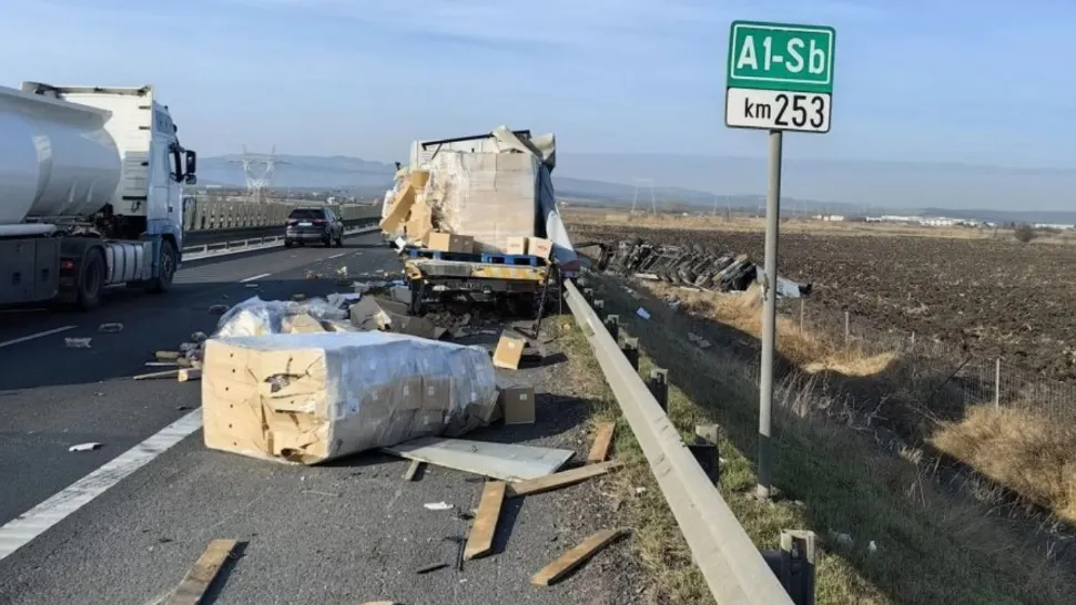 Accident grav, în Sibiu: doi răniți, după ce un TIR a lovit în plin o camionetă