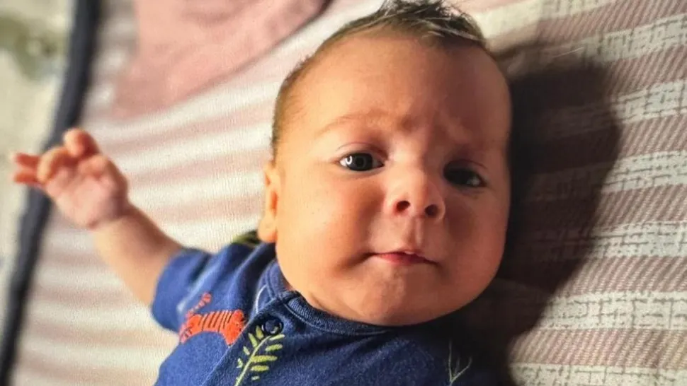 DUMITRAȘCU MATTHIAS NICOLAS ALBERTO, în vârstă de 3 luni, a fost luat de tatăl său, plecând cu el într-o direcţie necunoscută. Foto/poliția