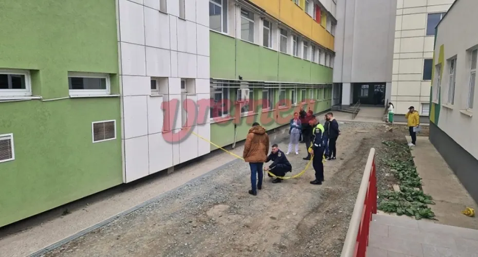 La un pas de tragedie! Un bărbat s-a ales cu mai multe răni după ce a încercat să fugă din spital pe geam/ Captură foto Vremea Nouă