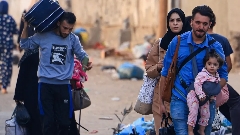 Palestinienii din Gaza pleacă din calea războiului. Foto/Profimedia