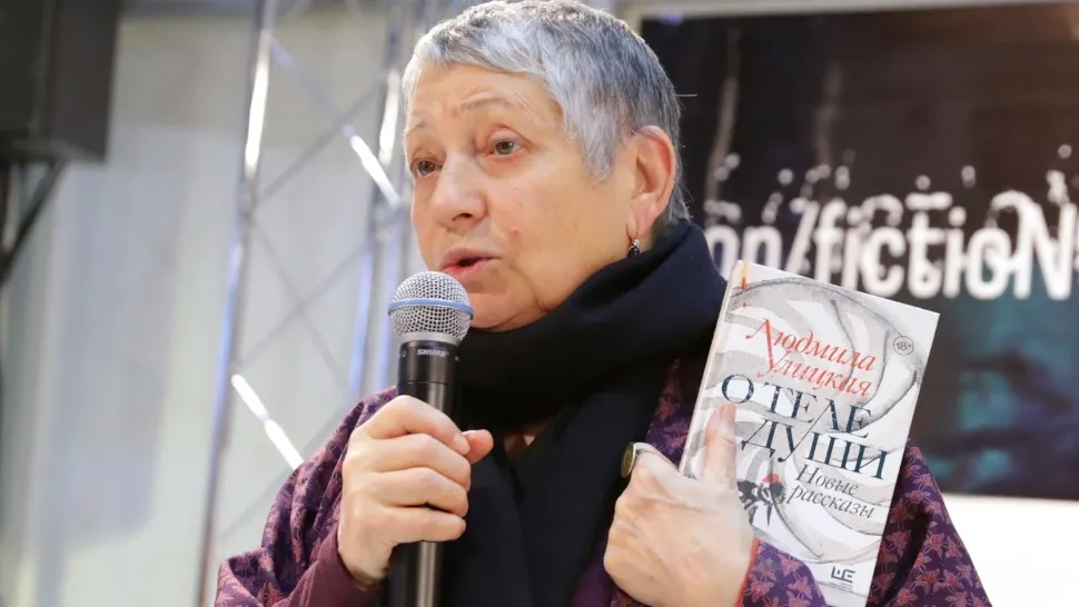 Romanciera Ludmila Uliţkaia a fost clasificată drept agent străin. Foto: Profimedia