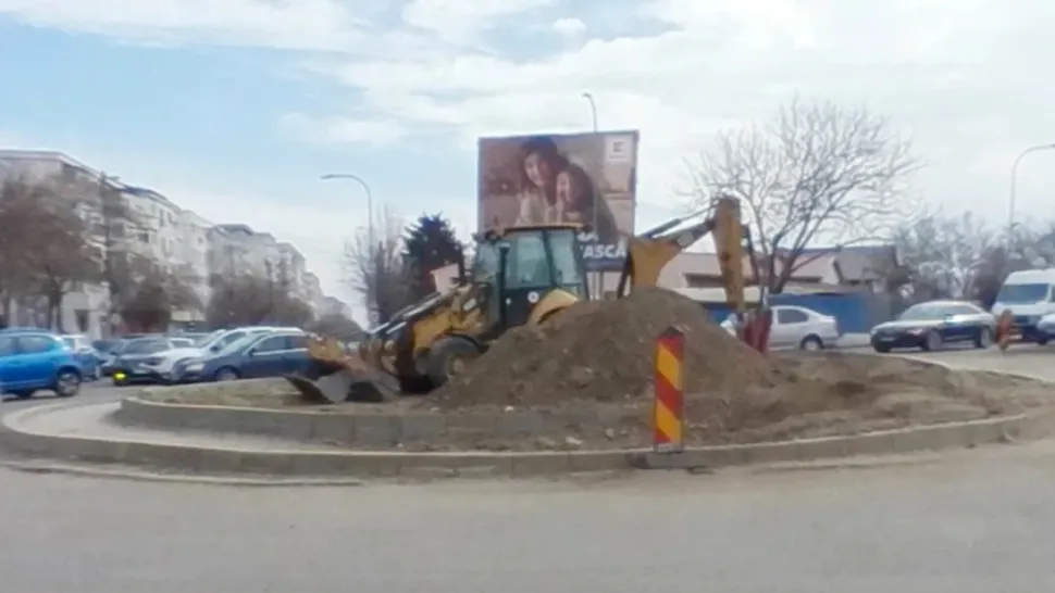 Un rond din Buzău făcut în bătaie de joc a fost dărâmat după câteva zile. Foto: Adevărul