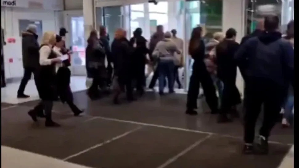 Bărbatul refuză să indice unde și dacă a amplasat explozibili în mall. Foto/Captură video