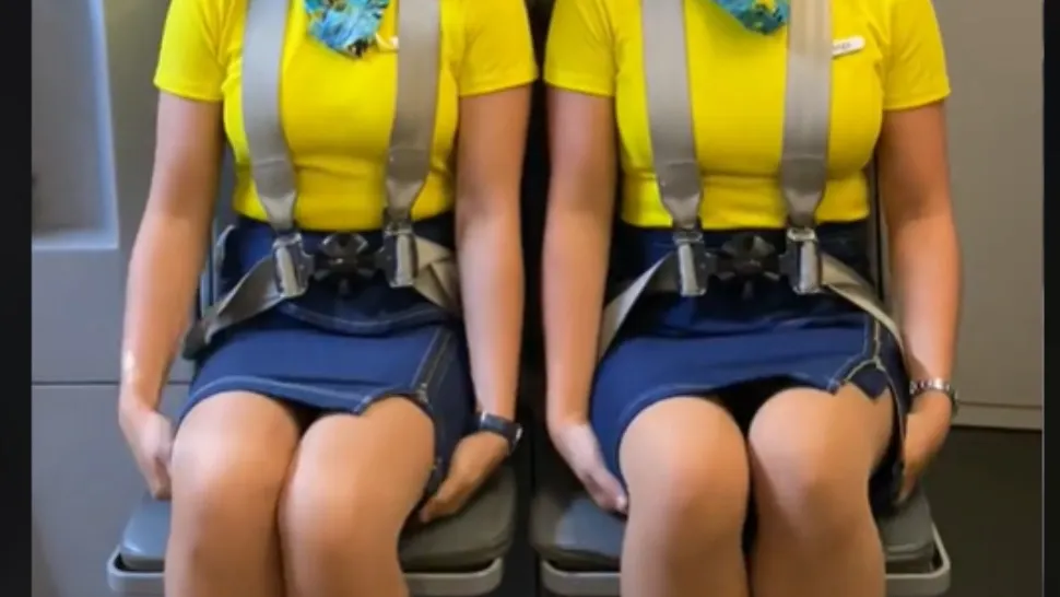 Trucurile incredibile ale stewardeselor. De ce stau cu mâinile sub fund în timpul decolării și aterizării? - VIDEO