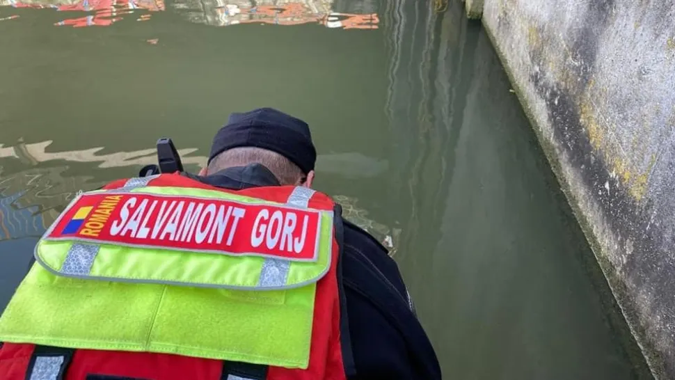 Trupul femeii înecate într-un baraj de pe râul Olt, găsit de salvatorii/ Facebook: Salvamont Romania