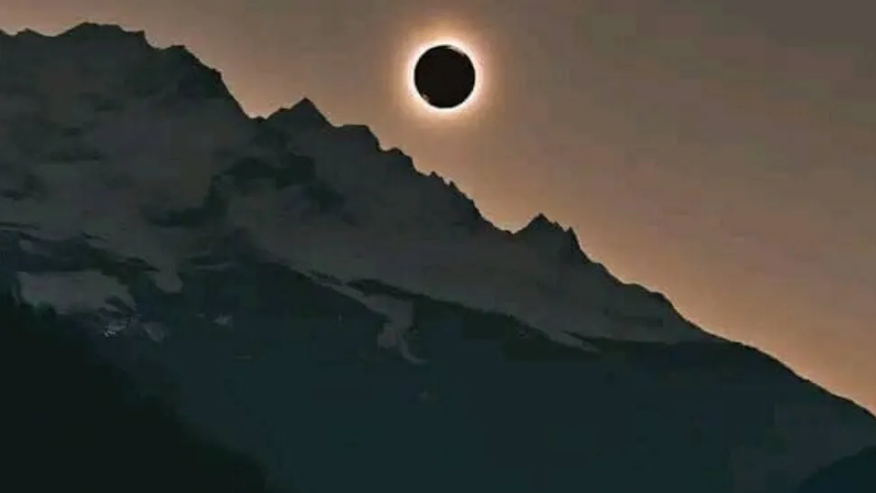 Scene terifiante în ziua eclipsei solare. O astroloagă și-a ucis soțul, și-a aruncat copiii din mașină, în timp ce se afla în mers, apoi s-a sinucis
