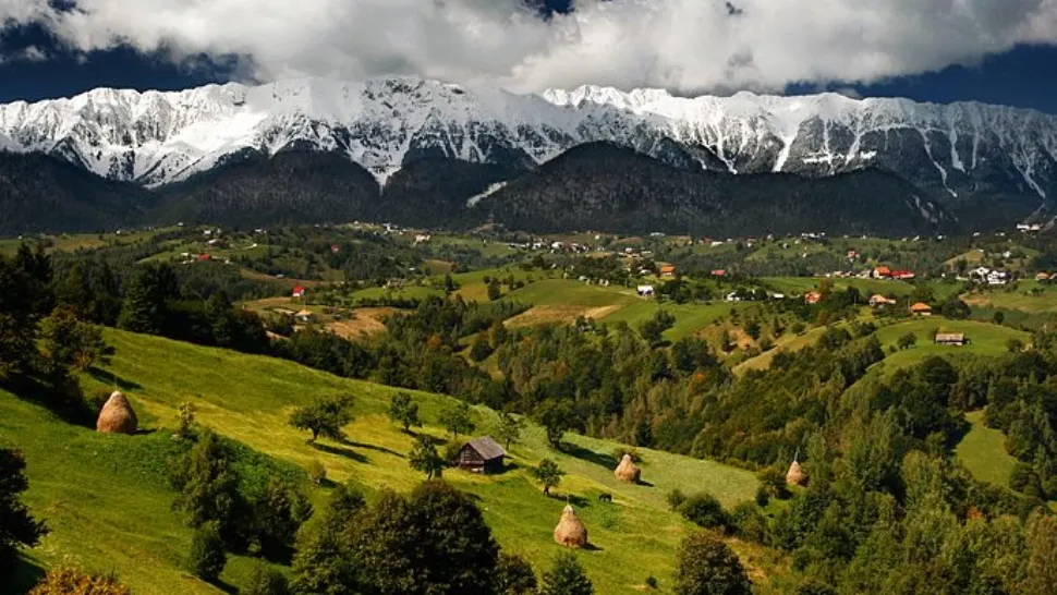 Unde se află comuna intitulată „Raiul din România”. 1 milion de turiști vin aici anual