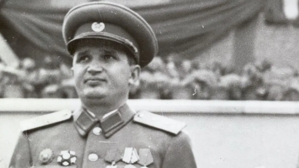 Ce carnet de șmecher avea Nicolae Ceaușescu! Era membrul 0000001 în Partidul Comunist - FOTO