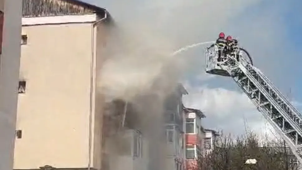 Un bărbat a murit carbonizat, în urma unei explozii violente într-un apartament din Curtea de Argeș - VIDEO