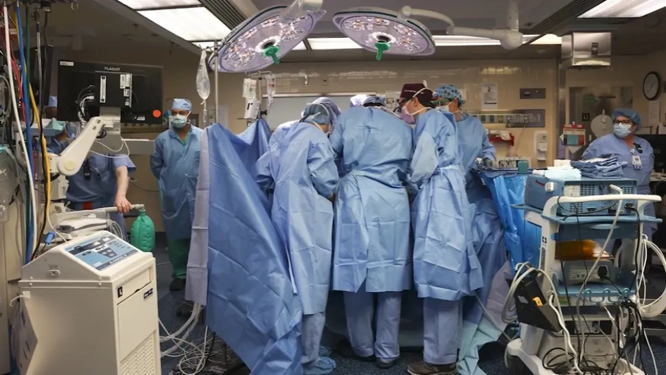 Bărbatul care a primit un rinichi modificat genetic, externat din spital. Cum se simte