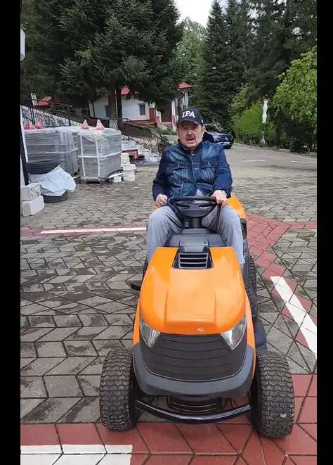 Imagini incredibile cu Dan Ilie Morega! Fostul prefect de Gorj a trecut de la bolizi de lux la ... mașini de tuns iarba