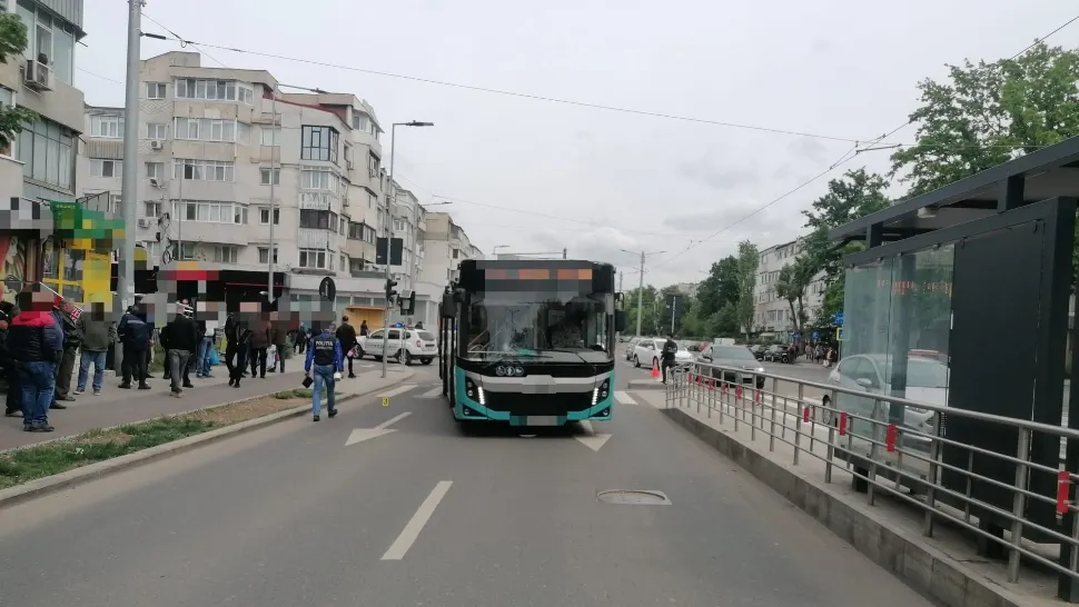 În timpul accidentului, în autobuz se aflau 40 de călători. Foto/ISU