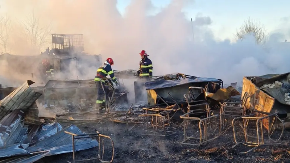 Incendiul s-a întins pe aproape 1.000 de metri pătrați. Foto/ISU