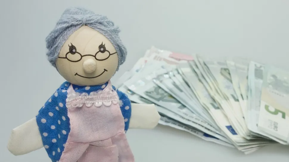 Perioada lucrată pe contract cu mandat nu este considerată vechime