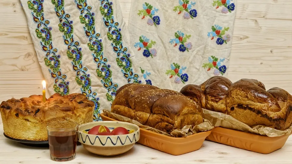 Cum se face cozonacul fără frământare. Ajutor pentru gospodinele aflate în criză de timp