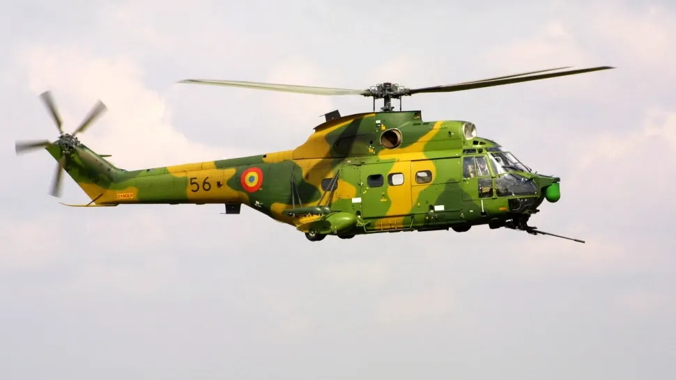 Elicopter al Forțelor Aeriene, în misiune de căutare pe mare: trei marinari au fost dați dispăruți după ce o navă s-a scufundat