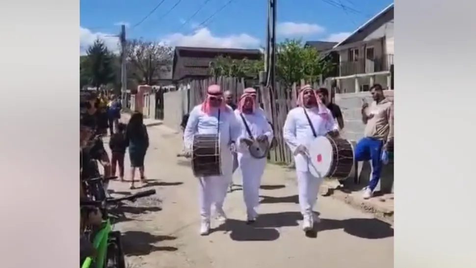 Campanie electorală cu șeici și darabane, pe uliță. VIDEO