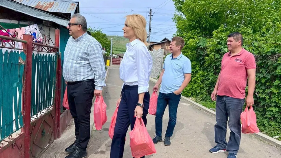 Voturile românilor nevoiași, "cumpărate" cu sacoșa/ Captură video