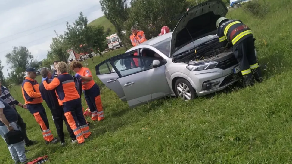 Accident pe DN 66, în Hunedoara. 4 oameni au fost răniți. Foto/ISU