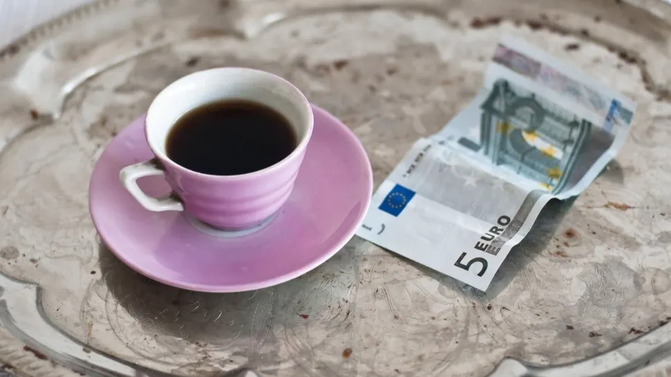 Nemții au ajuns să bea cafea pe datorie. Foto: Profimedia