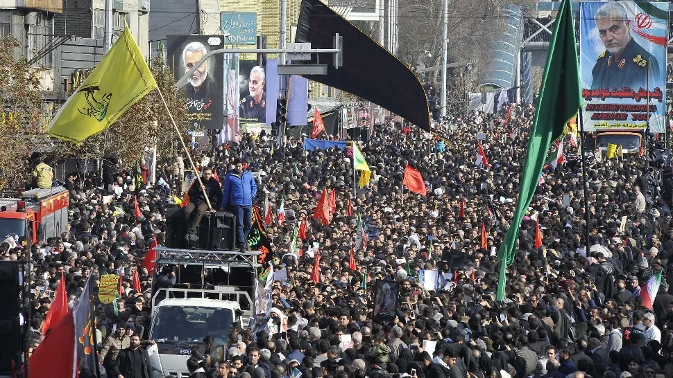 O mulţime uriaşă s-a adunat la Teheran pentru a-i aduce un ultim omagiu fostului președinte iranian - FOTO GALERIE