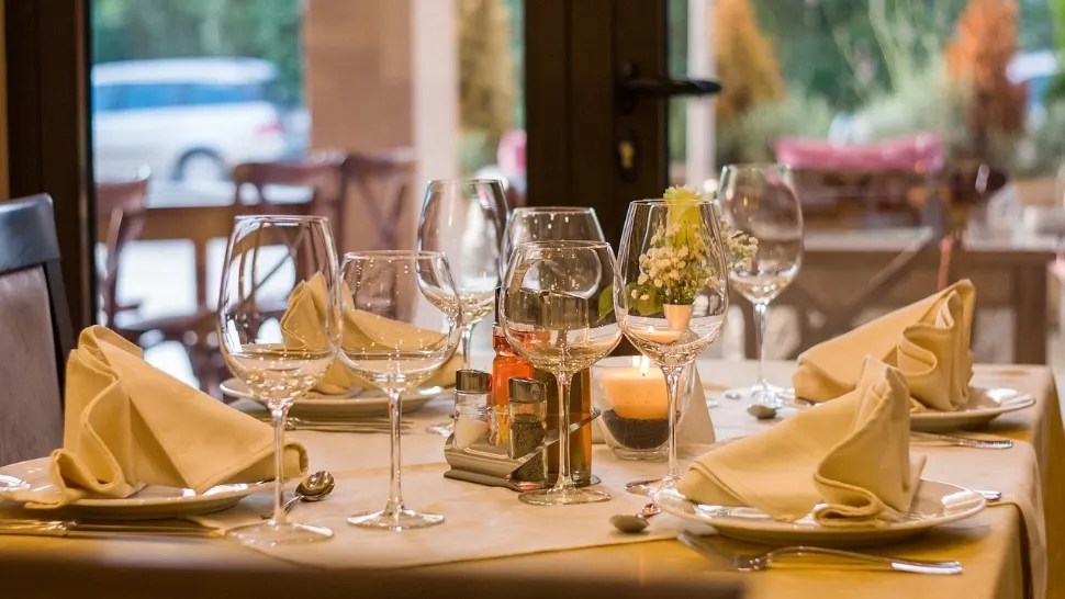 Român din Spania, manager de restaurant, luat pe sus de polițiști