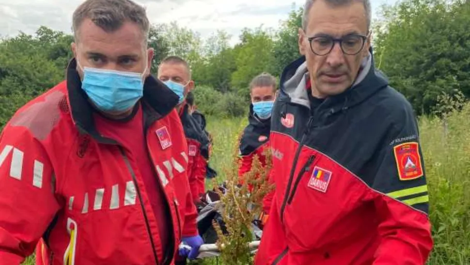 Cetăţean ucrainean, cardiac, recuperat şi dus la spital după ce a stat trei zile pe munte. Foto ilustrativ
