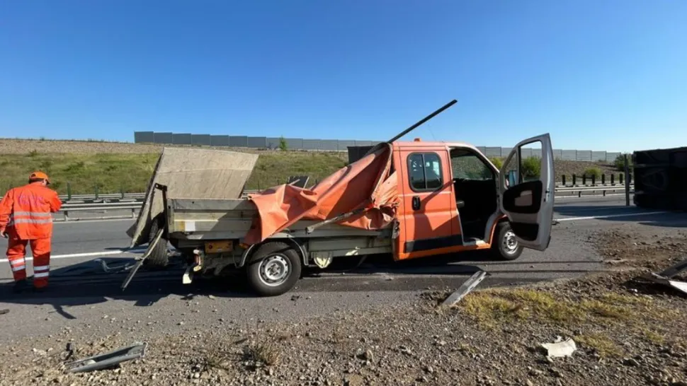 Autoutilitară a drumarilor, izbită de un camion pe A3! Angajații au scăpat la mustață: unde se aflau în momentul impactului /Captură foto