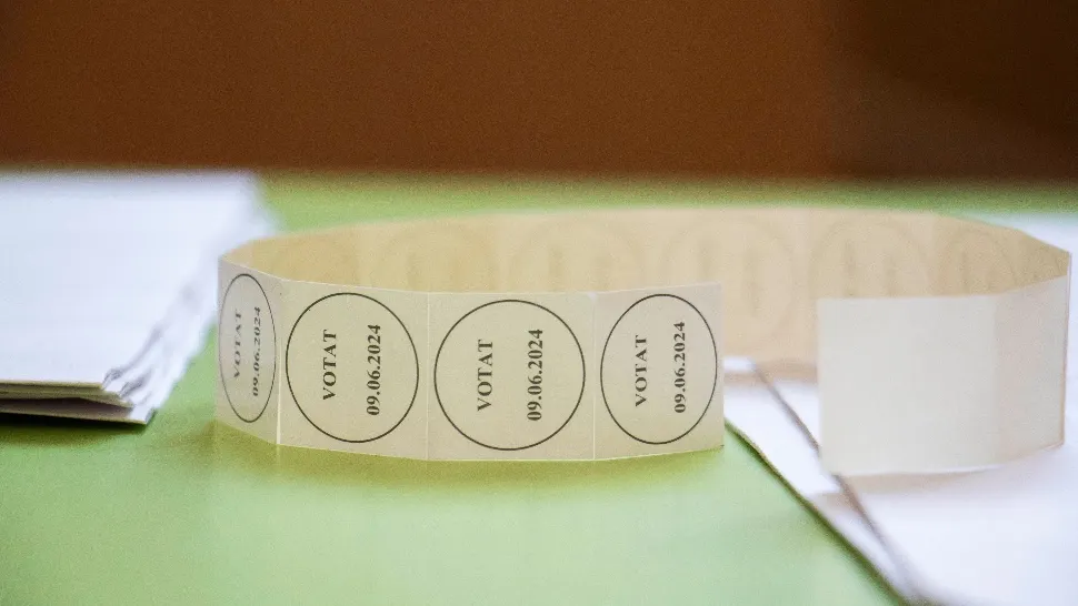 Epuizare totală la secțiile de votare. Un bărbat care căra sacii a leșinat: „Lucrăm de 30 de ore”