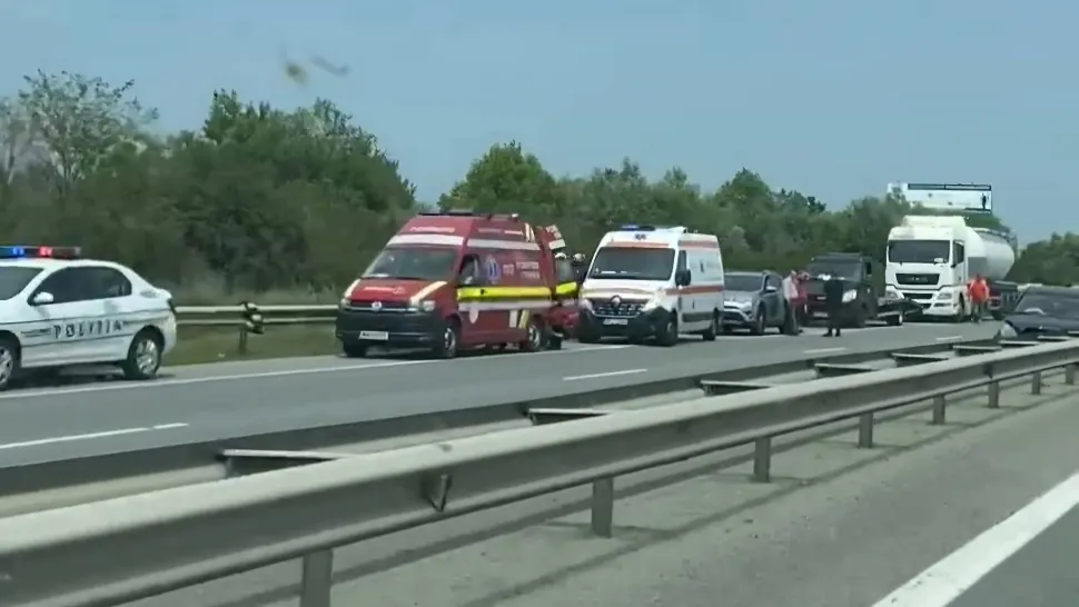Carambol pe A1, București - Pitești. Două victime, de 20 și 22 de ani, în urma impactului